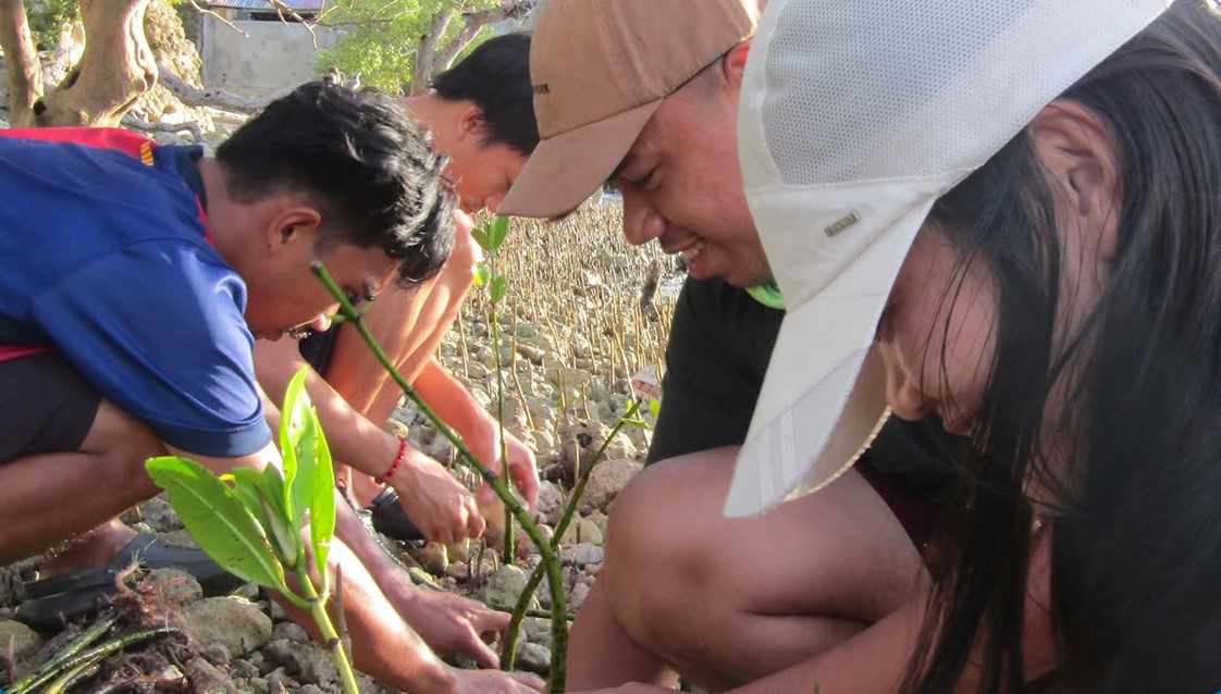 Subang Leads Mangrove Growing and Coastal Cleanup in Alegria